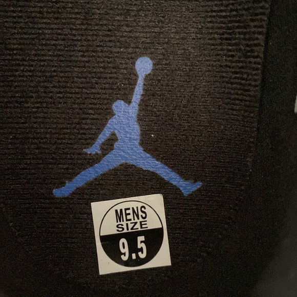 Jordan 11 Retro Low - Black/Varsity Royal-White Size 9.5 U.S. - Picture 5 of 5